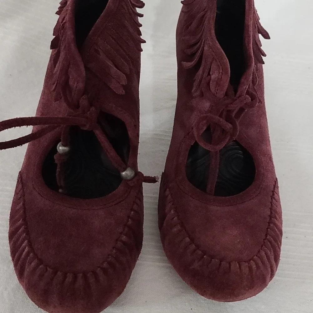 Born Burgandy Leather Moccasin Style Fringed Heeled Booties Size‎ 6.5 EUC